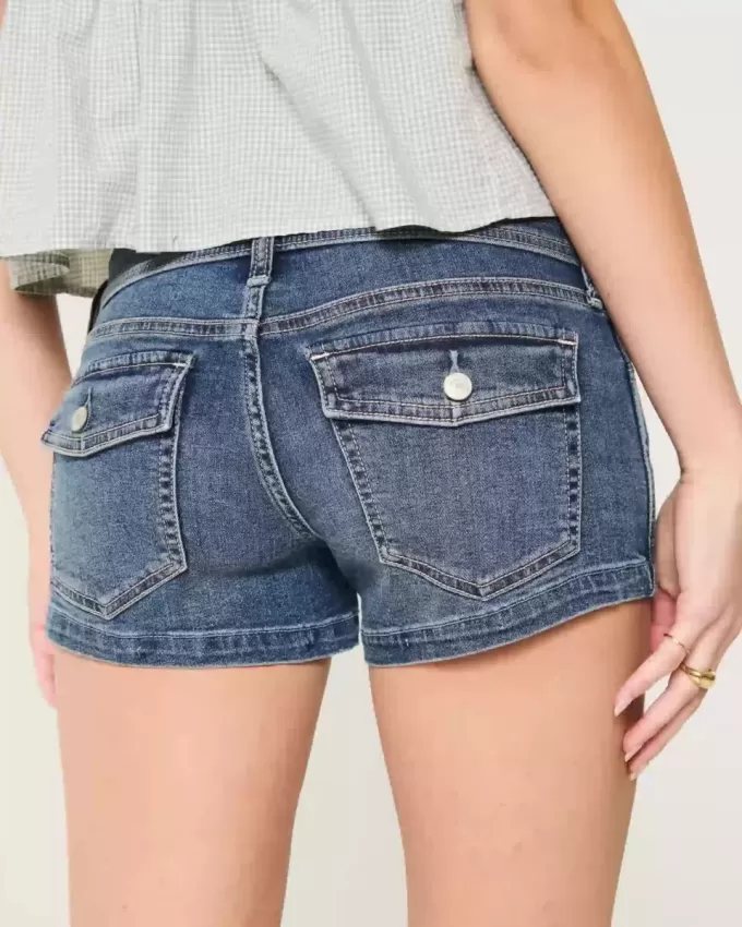 Low-Rise-Shortie-Shorts aus Denim in mittlerer Waschung Low-Rise-Shortie-Shorts aus Denim in mittlerer Waschung