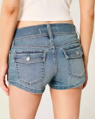 Low-Rise-Shortie-Shorts aus hell gewaschenem Denim