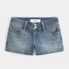 Low-Rise-Shortie-Shorts aus hell gewaschenem Denim Low-Rise-Shortie-Shorts aus hell gewaschenem Denim