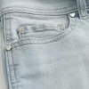 Low-Rise-Shortie-Shorts aus hell gewaschenem Denim