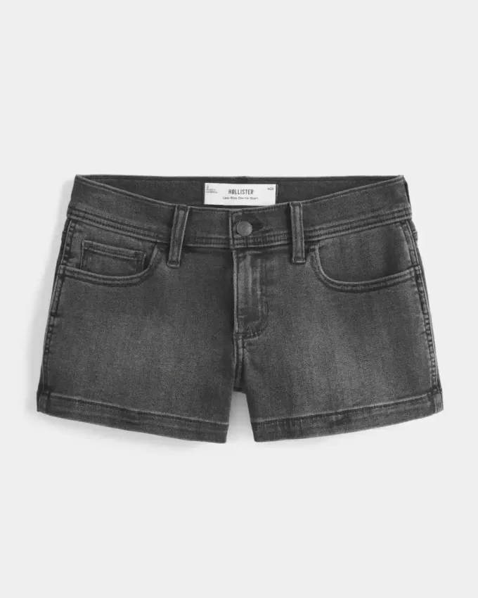Low-Rise Shortie-Shorts aus verwaschenem schwarzem Denim Low-Rise Shortie-Shorts aus verwaschenem schwarzem Denim