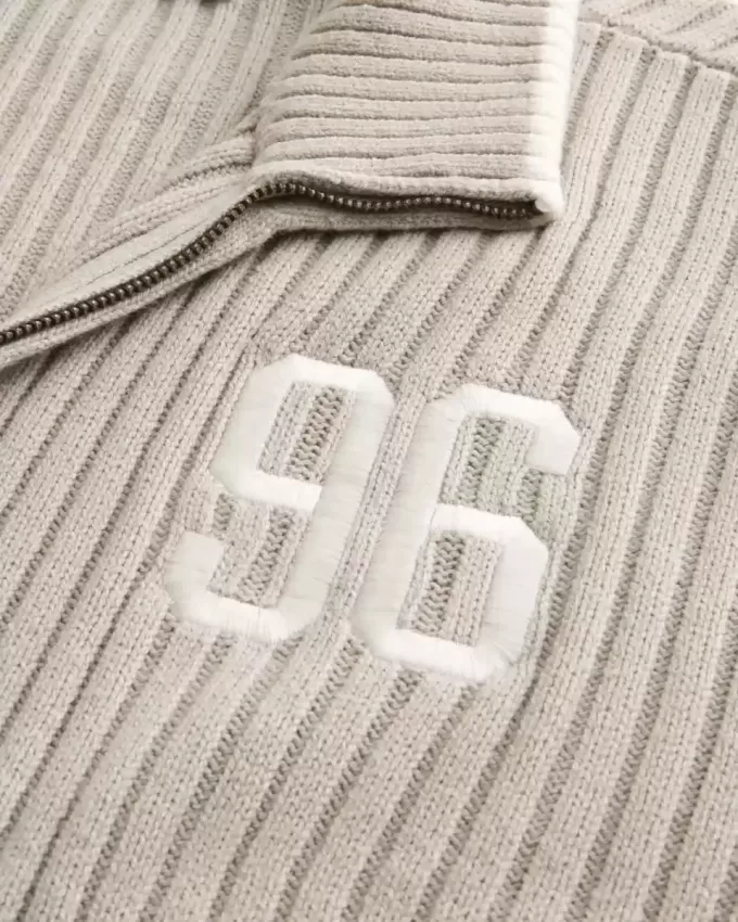 Lässiger Pullover mit Reißverschluss und Zahlengrafik