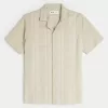 Lässiges Kurzarmhemd mit gesticktem Muster