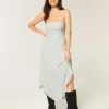 Midikleid mit asymmetrischem Saum Midikleid mit asymmetrischem Saum