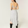 Midikleid mit asymmetrischem Saum Midikleid mit asymmetrischem Saum
