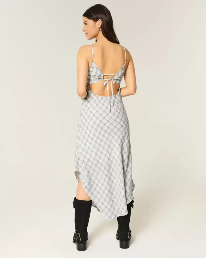 Midikleid mit asymmetrischem Saum Midikleid mit asymmetrischem Saum