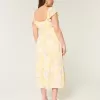 Midikleid mit Flatterärmeln und Doppelschnürung