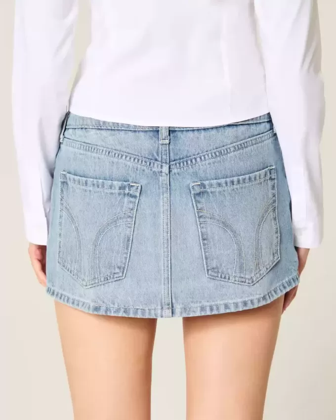 Mini-Skort aus Denim in heller Waschung mit Nieten