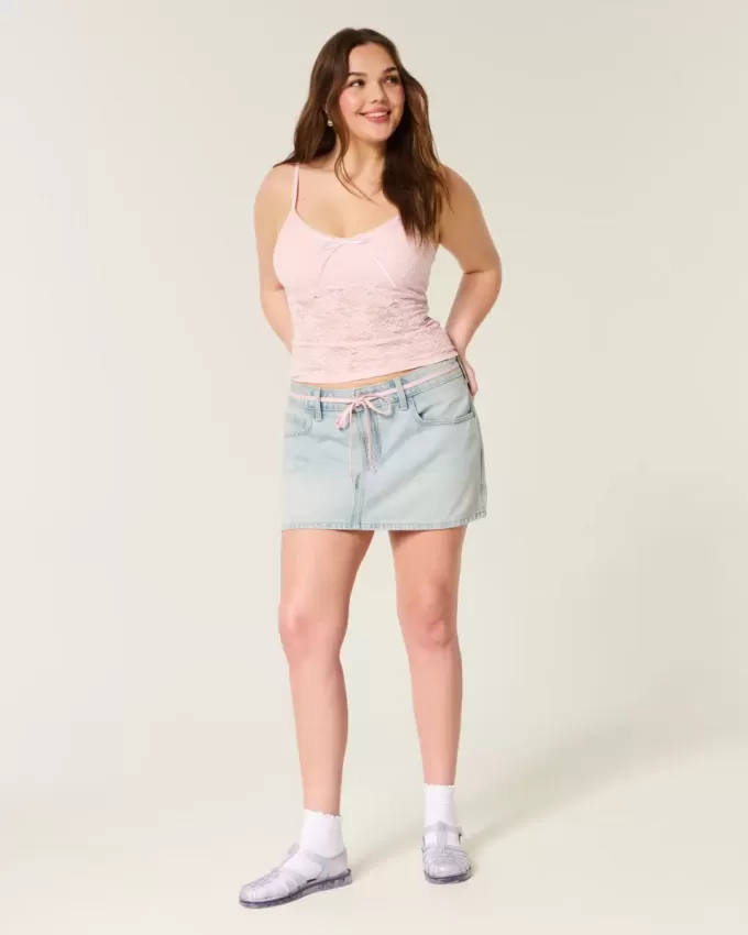 Mini-Skort aus Denim mit heller Waschung und Schnürsenkeln Mini-Skort aus Denim mit heller Waschung und Schnürsenkeln