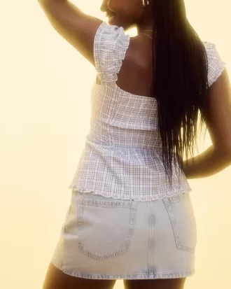 Mini-Skort aus hell gewaschenem Denim