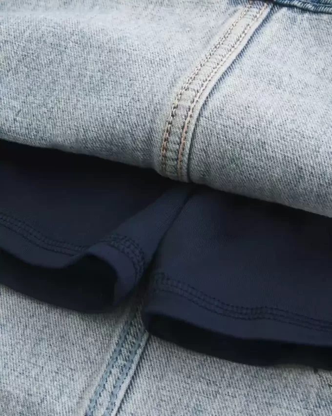 Mini-Skort aus hell gewaschenem Denim