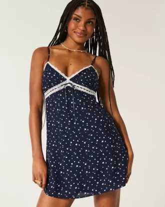 Mini-Slipkleid mit Spitzendetail