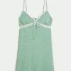 Mini-Slipkleid mit Spitzendetail