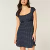 Minikleid aus Kreppsatin mit Band