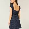 Minikleid aus Kreppsatin mit Band