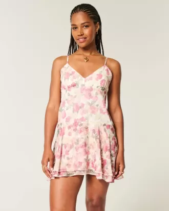 Minikleid mit asymmetrischem Saum