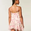 Minikleid mit asymmetrischem Saum Minikleid mit asymmetrischem Saum