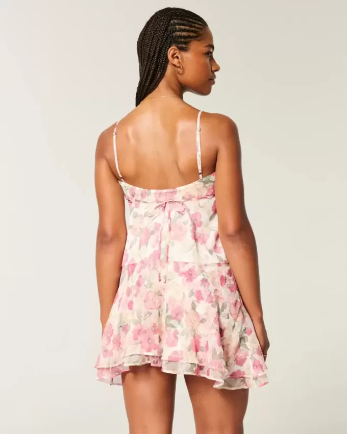 Minikleid mit asymmetrischem Saum Minikleid mit asymmetrischem Saum