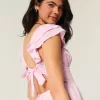 Minikleid mit Flatterärmeln und V-Taille Minikleid mit Flatterärmeln und V-Taille