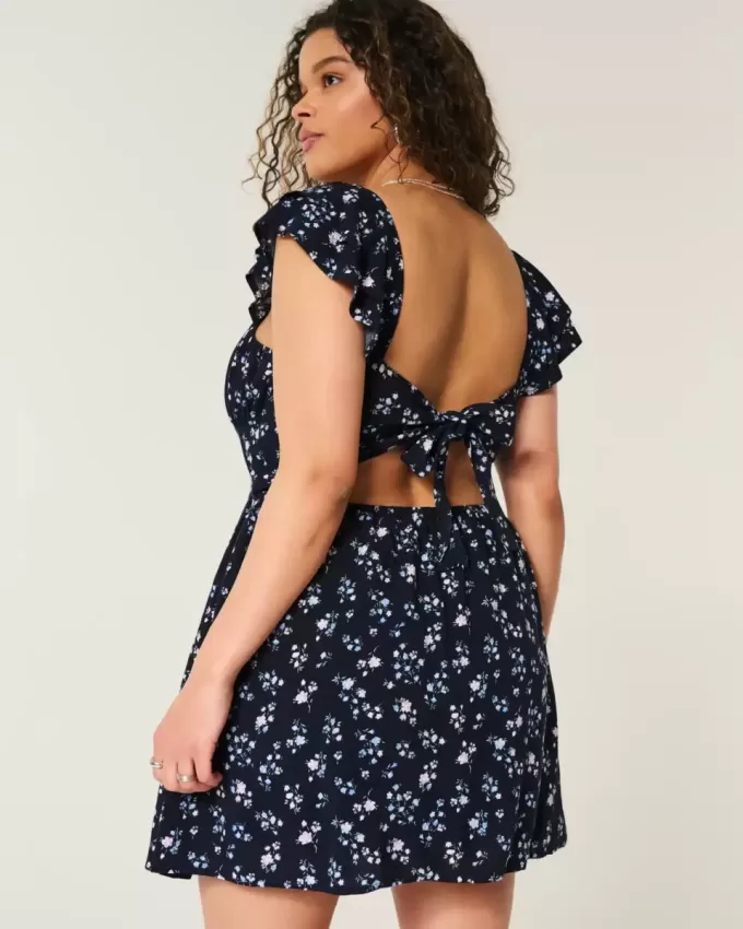 Minikleid mit Flatterärmeln und V-Taille Minikleid mit Flatterärmeln und V-Taille