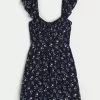 Minikleid mit Flatterärmeln und V-Taille Minikleid mit Flatterärmeln und V-Taille