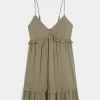 Minikleid mit Rüschen und Nieten