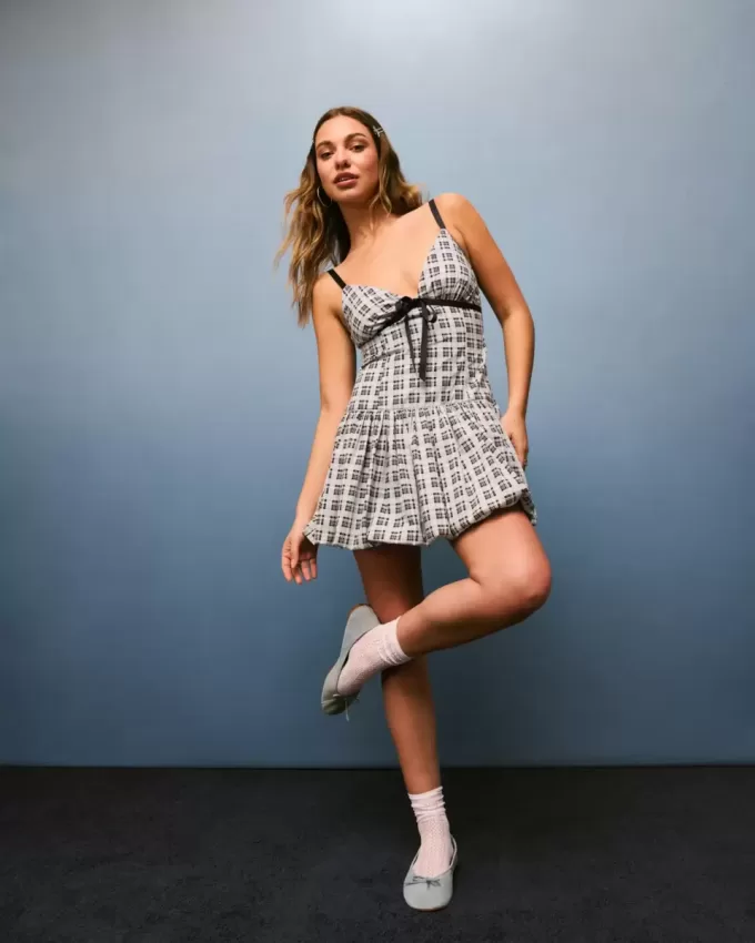 Minikleid mit V-Ausschnitt und Bubble-Muster