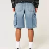 Mittel gewaschene Super Baggy-Cargo-Shorts aus Denim Mittel gewaschene Super Baggy-Cargo-Shorts aus Denim