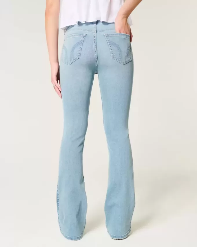 Mittelhohe Bootcut-Jeans in heller Waschung Mittelhohe Bootcut-Jeans in heller Waschung
