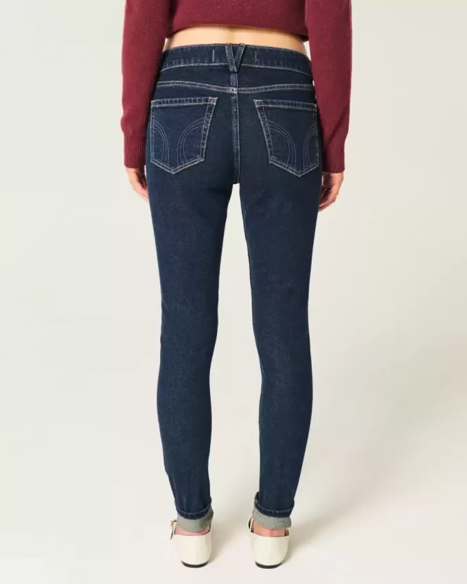 Mittelhohe Skinny-Jeans in dunkler Waschung Mittelhohe Skinny-Jeans in dunkler Waschung
