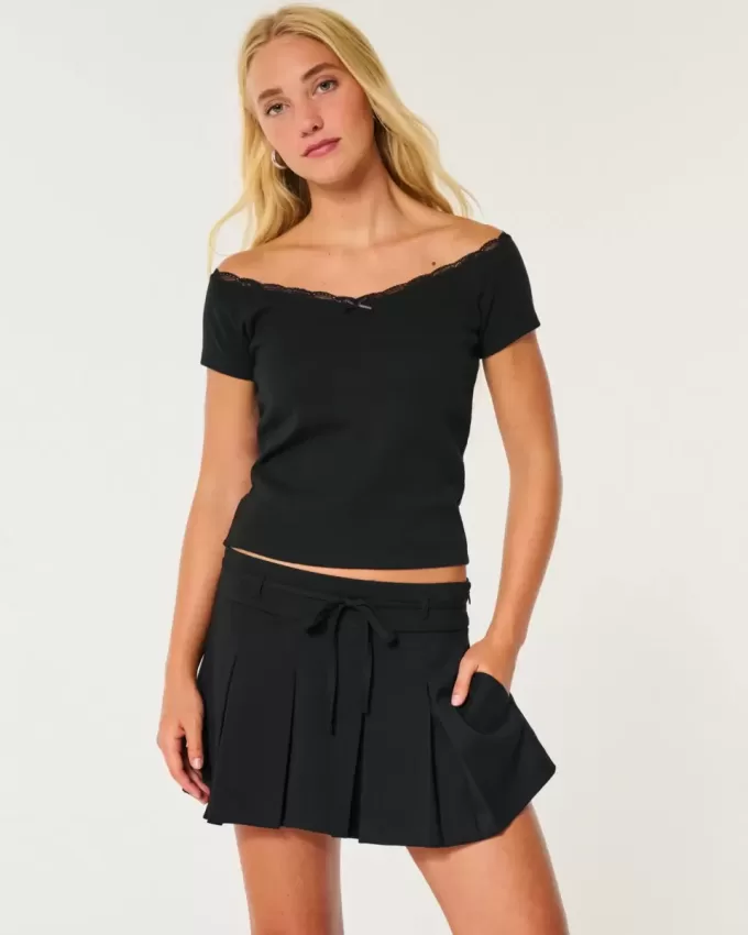 Mittelhoher, plissierter Mini-Skort