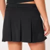 Mittelhoher, plissierter Mini-Skort