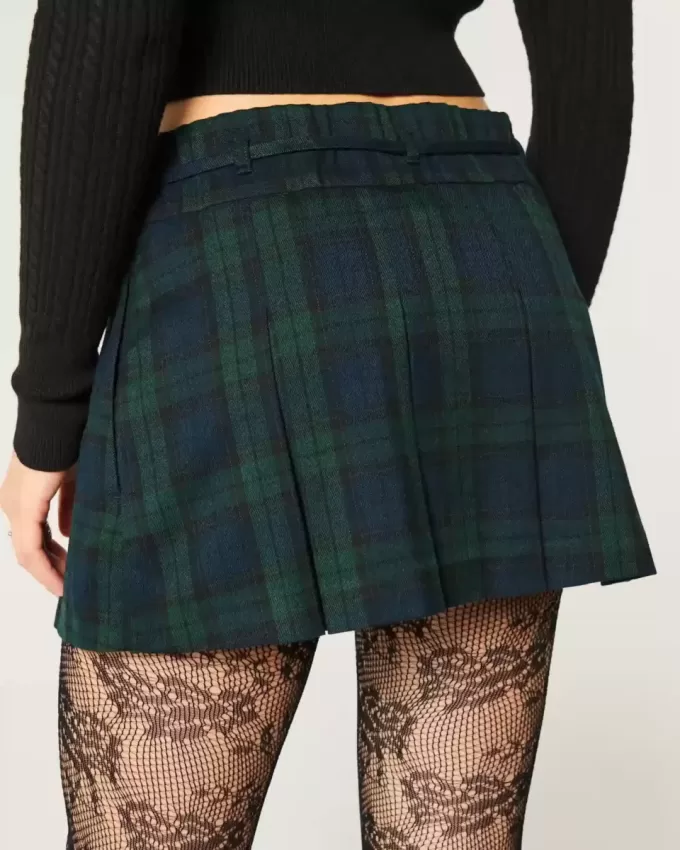 Mittelhoher, plissierter Mini-Skort