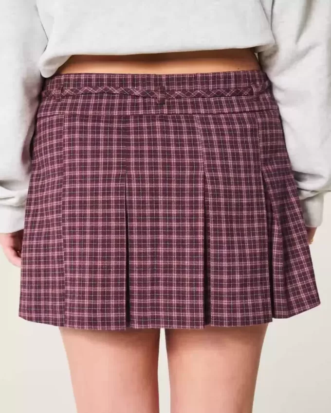 Mittelhoher, plissierter Mini-Skort