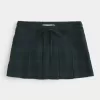 Mittelhoher, plissierter Mini-Skort