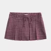Mittelhoher, plissierter Mini-Skort