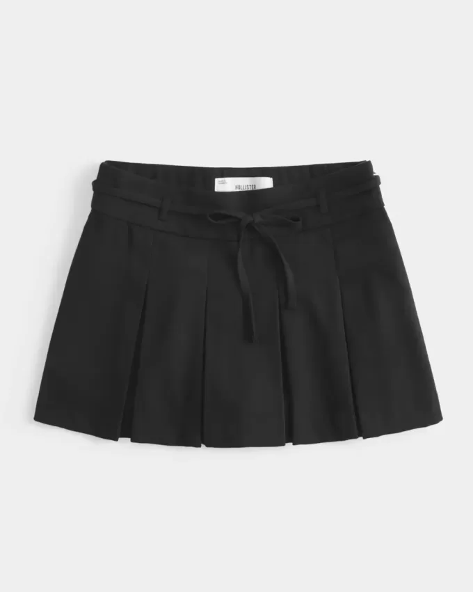 Mittelhoher, plissierter Mini-Skort