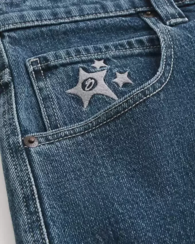 Mittelwaschbare Skater-Baggy-Jeans mit Sterngrafik