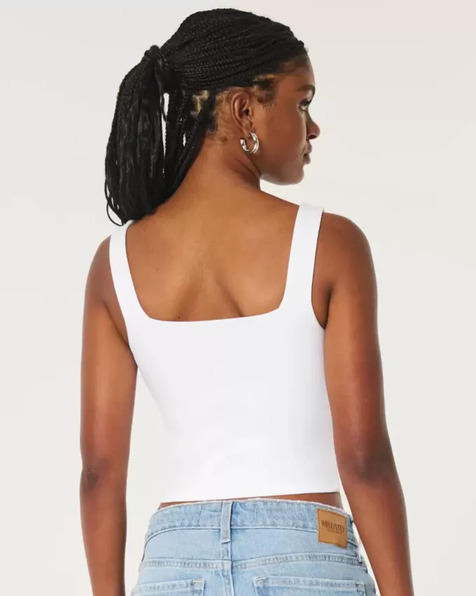 Nahtloses Tanktop aus Stoff mit quadratischem Ausschnitt Nahtloses Tanktop aus Stoff mit quadratischem Ausschnitt