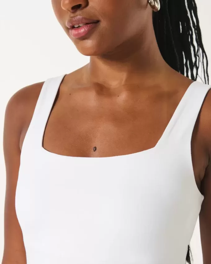Nahtloses Tanktop aus Stoff mit quadratischem Ausschnitt Nahtloses Tanktop aus Stoff mit quadratischem Ausschnitt