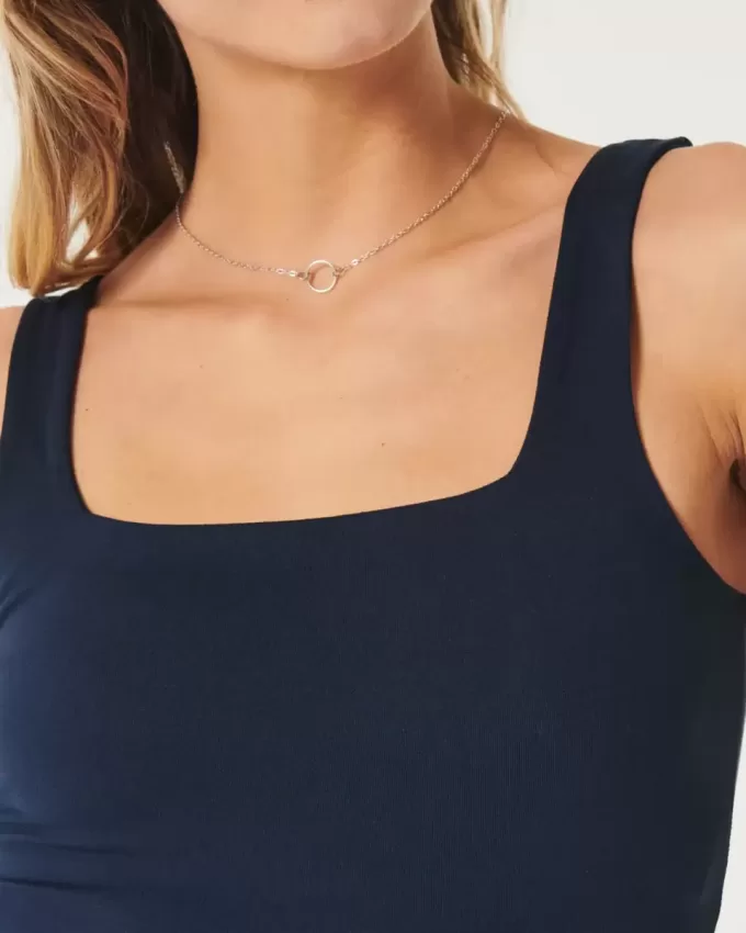 Nahtloses Tanktop aus Stoff mit quadratischem Ausschnitt Nahtloses Tanktop aus Stoff mit quadratischem Ausschnitt