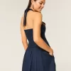 Neckholder-Minikleid mit tiefer Taille Neckholder-Minikleid mit tiefer Taille