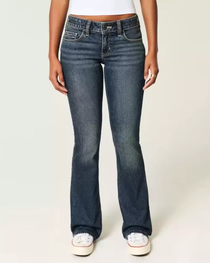 Niedrig geschnittene Bootcut-Jeans in dunkler Waschung mit Stickerei
