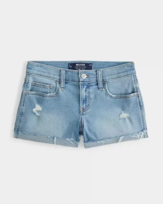 Niedrig geschnittene Distressed-Jeansshorts in heller Waschung Niedrig geschnittene Distressed-Jeansshorts in heller Waschung