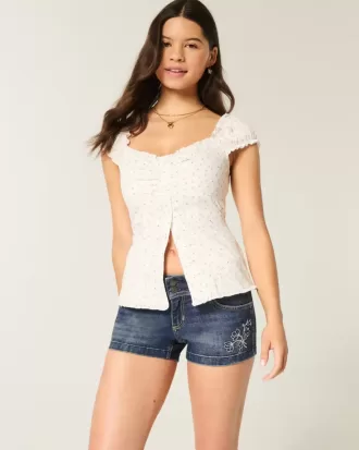 Niedrig geschnittene, dunkel gewaschene, bestickte Denim-Shorts