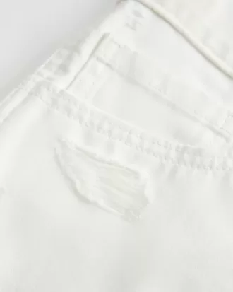 Niedrig geschnittene Mini-Shorts aus weißem Denim im Used-Look