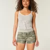 Niedrig geschnittene Y2K Camo Twill Shortie Shorts