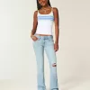 Niedrig geschnittene, zerrissene Bootcut-Jeans in heller Waschung mit Stickerei Niedrig geschnittene, zerrissene Bootcut-Jeans in heller Waschung mit Stickerei