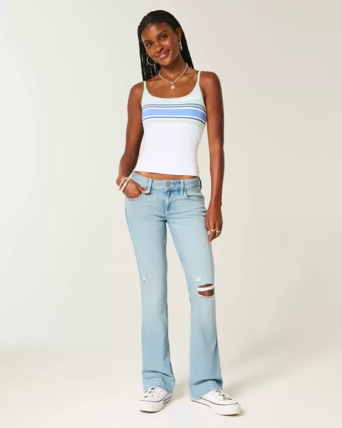 Niedrig geschnittene, zerrissene Bootcut-Jeans in heller Waschung mit Stickerei Niedrig geschnittene, zerrissene Bootcut-Jeans in heller Waschung mit Stickerei