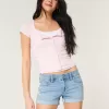 Niedrig geschnittene, zerrissene Shortie-Shorts aus hell gewaschenem Denim